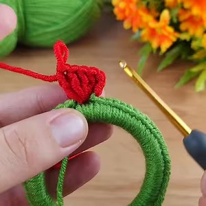 Perfect ✅👌 very easy crocheted Christmas tree ornament... gorgeous crocheted #crochet #knitting | El Sanatları ve Hobi