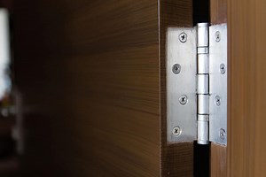 How to Fix a Squeaky Door Hinge: The Easy Way