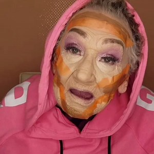 568K views · 707 reactions | Cette mamie nous apprend comment faire un contouring ! By : https://www.instagram.com/teaflego/?hl=fr | Herstory | Facebook