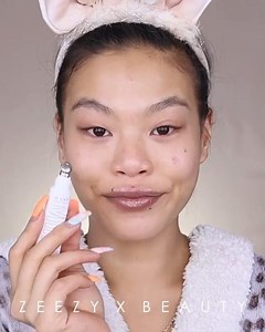 Real friends don't let you go to bed with left over makeup on your face. LUNA mini 2 will wash away 99.5% of left over makeup residue, excess oil and sebum. She's a real one👭💕.⠀ 📷: @zeezyxbeauty | FOREO