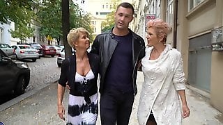 FFM threesome on the sofa with naughty mature woman - Romana - RedPorn.Tv