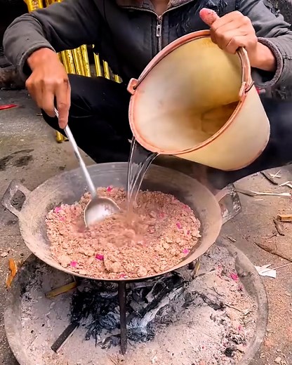 This guy makes all natural DIY diffusers 😍 | Bee Inspired