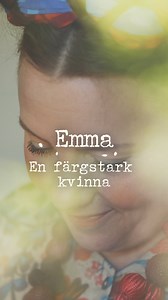 En färgstark och kreativ kvinna. Sedan hon upptäckte Gudrun Sjödén 2017 har Emma omfamnat vår färgglada design från topp till tå. I videon delar hon med sig av sin kärlek till naturen och om fjädrarnas särskilda betydelse för henne. | Gudrun Sjödén Scandinavia | Facebook