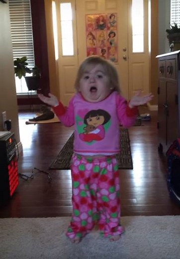 This little girl singing Taylor Swift is the CUTEST. THING. EVER. Video Credit: Audrey's DBA Photo Booth. Make sure to check out her page!!! She's AMAZING. 󾌧󾌧 | Superfruit