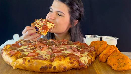 DOMINO'S MEATLOVERS PIZZA & SPICY CHICKEN NUGGETS - MUKBANG - ASMR - EATING SOUNDS #asmr #asmrfood #mukbang #pizza #eatingsounds #asmerieats | ASMeri Eats
