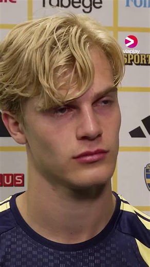 Tiene una tristeza en los ojos que solo se ve en el porno gay de Europa del Este