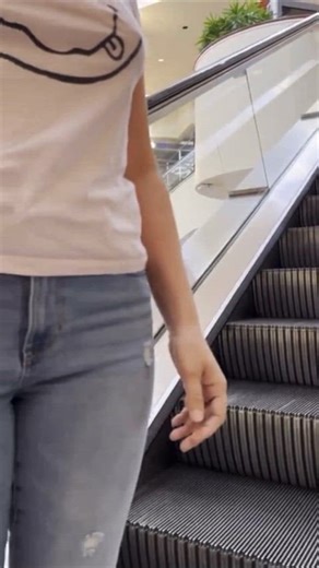 This is definitely one of my most risky flashing moments, the mall was so crowded…