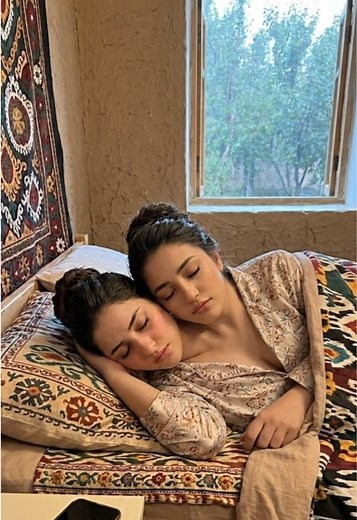 Eng yomon tong — bu boshqani budilnigidan uyg‘onish… O‘zi uxlaydi, sen esa uyg‘onib qolasan 🤦‍♀️ Sizda ham shunaqa holat bormi?