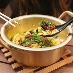 Belles Hot Chicken Goes KOREAN, For One Day Only! 🐔🍜🍹 | Where To Sydney