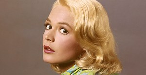 Sandra Dee symbolized purity and innocence for a generation—but what she suffered behind the scenes was diabolical