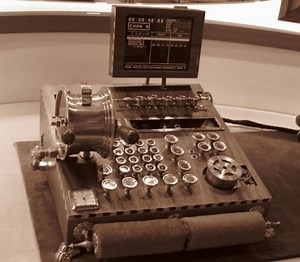 Hi Tech Comptometer: Gorgeous Steampunk AV Controller [Video] - SlashGear
