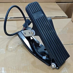 [Hot Item] Hxjs-4805 0-5V Electronic Accelerator Pedal Work with Curtis Controller Assembly Mtf-129005 4 Wire and 6 Core Plug for Forklift Truck