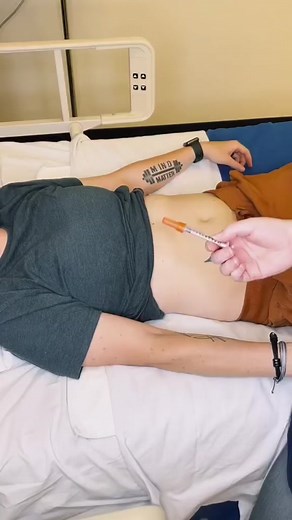 Let’s pinch subcutaneous injection sites! When I said heparin and enoxaparin are ✨exclusively used in the abdomen, I don’t mean other meds can’t go there. We just generally put anticoagulants in the belly (at least two inches from the belly button). #nursesoftiktok #nursingstudent #nursingschool #injections