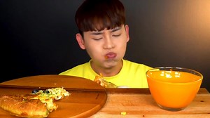13K views · 398 reactions | Chicago Pizza 燎 With Sweet Chicken Legs Sausage MukBang! [7346462897758866693] #mukbang #mukb #delicious #bonggil #asmr | Mukbang.food | Facebook