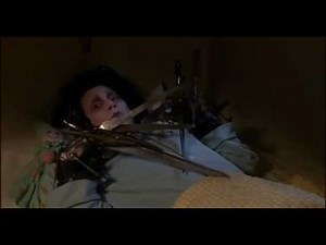 Edward and Kim first meet edward scissorhands| Eduardo manostijeras