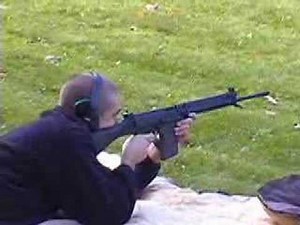 FN FAL assault rifle (chambering the 7.62 NATO)