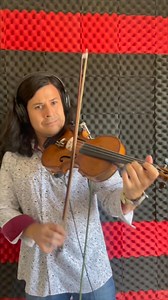 Jugando con un pedal de Loop Un poco de “Shape Of You” de Ed Sheeran 🎻 | Miguel Epardo