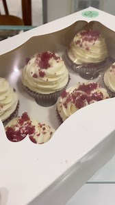 E’ sempre tempo di Cupcakes qui in Bakery! #italiancupcakes #bari #bakery #flaviadeangelis #pasticceria #pasticceriaartigianale #cupcakes #redvelvet #redvelvetcupcakes | Italian Cupcakes | Facebook