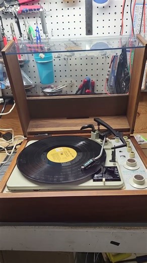 KLH Model Twenty Turntable Receiver thoroughly refurbished #vinylrecords #tijuana #vinyl #turntable