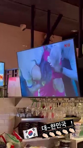 14 reactions | [IGSTORY] callmegray: 030224 เกรย์โพสต์คลิปดูการแข่งขันฟุตบอลระหว่างเกาหลีใต้และออสเตรเลียค่ะ | AOMGThailand | Facebook