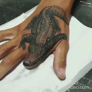 Awesome #alligator hand finger #tattoo by @anselmoernesto! 🐊🖐🏽🐊🖐🏽🐊🖐🏽🐊🖐🏽⁠ #tattoos #tattoovideo #tattoovideos #handtattoo #handtattoos #fingertattoo #fingertattoos #crocodile #crocodiles #alligators #alligatortattoo #reptile #reptiletattoo #tattooinspo #artbook #tattoobook #oosbooks #outofstepgallery #outofstepbooks | Out of Step Books & Gallery