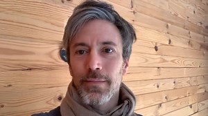 Embodiment is one of the hot topics that has been increasingly gaining traction, especially over the past year. At Embodied Intimacy we have been exploring, experiencing, learning, teaching, embodying, sharing about embodiment since 2014. In this vintage video from Buster Rådvik (recorded 2021) he shares a visceral, somatic experience of what embodiment is, and what it isn’t. Can you notice and feel in your body the moment he goes from talking from his head to resting in presence in his body? Ho