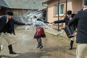 Easter Monday: the tradition of sprinkling among Hungarians - Photos, VIDEO