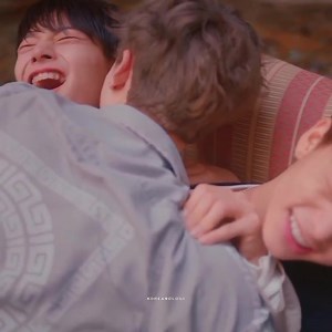 — Hellevator, Stray Kids | Thumbs Up PH