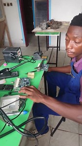 Notre apprenant en 2e année effectue la programmation EEPROM Toyota Prado Smart Key (démarrage à bouton), si tu souhaites connaître comme rejoins notre école de formation professionnelle CFP Mécatronique Duvalier automobile . Les inscriptions ont déjà débuté et se poursuivent tous les jours. Bénéficiez également d'un permis de conduire B offert gratuitement. Et une suivie pendant et après l'obtention du permis de conduire B. Contactez nous via WhatsApp au 00237 6 73 08 39 33 | Duvalier automobil