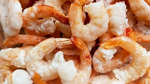 What is the best way to thaw pre cooked shrimp? [2025] | QAQooking.wiki