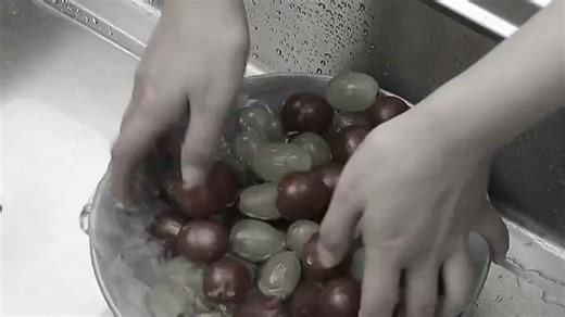 “告别湿台面，双层洗菜篮，轻松沥干新体验！”