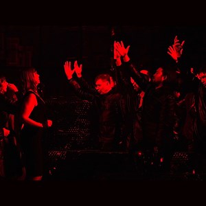 #OPERA Des thèmes puissants et une musique aux lignes limpides et lyriques... 🎶 Extrait de l'opéra "Beatrice di Tenda" de Bellini avec les artistes des Chœurs de l'Opéra de Paris, sur la scène de l'Opéra Bastille. https://bit.ly/3OQQRJH | Opéra national de Paris