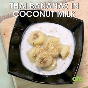 Enjoy this delicious dessert of sweet and soft bananas in creamy coconut milk! 🍌 For more tasty Thai dishes >>> http://bit.ly/FBSixThaiDishes | Asian Food Network