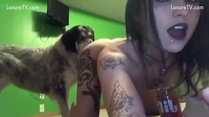 Goth bitch let's her doggo eat