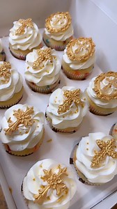 First Communion Cupcakes with a touch of @shinedessertglitter ✝️🧁. #sweetsrpoppin #cupcakes #cupcake #funfetti #redvelvet #shinedessertglitter #cupcakesofinstagram #americanbuttercream #buttercream #buttercreamcake #buttercreamfrosting #frosting #cake #cakes #glitter #edibleglitter #firstcommunion #firstcommunioncake #firstcommunioncupcakes #cakesofinstagram #cakesofig #cupcakesofinstagram #cupcakesdecorating #decoratingcupcakes #funfetticupcakes #cakepops #cakepop #cakedecorating #buttercreamc