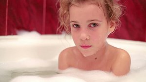 Cute Little Girl Bathroom Playing Foam: stock video (100% bez autorských poplatků) 5824739 | Shutterstock