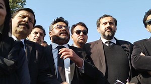 عمران خان کے وکلا نے پریس کانفرنس میں عدالت کے اندر سائفر کیس کا احوال رکھ دیا بڑی خبر اگئی | Daily Capital Mail | Facebook