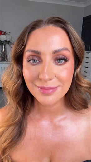 106 reactions | Level up your spring make-up looks with our NEW Pre-Glued Underlash lash clusters - 1 step application, no glue needed! With two stunning styles to choose from in handy kits with gorgorgeous gold applicator for perfect placement! Your next lash purchase just landed with £3.50 OFF availble online & instore NOW! #lashes #lashclusters #underlash | Salon System | Facebook