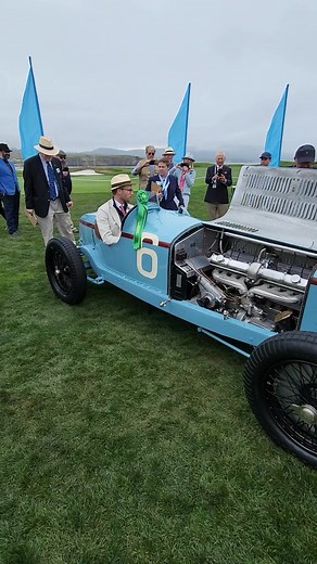 1933 Alfa Romeo 8C 2300 🏁 . . . . #alfaromeo #8c #alfaromeo8c #alfaromeo8c2300 #alfa #6c #alfaromeo4c #alfaromeogiulietta #alfaromeogiulia #alfaromeoofficial #vintagecars #cars #carshow #pebblebeach #vintageracing #vintage #design #vittoriojano #Ferrari #Bugatti #Lamborghini #Maserati #carsofinstagram #carsdaily #jayleno #carstagram #thebadblondecars | The Bad Blonde - Automotive History