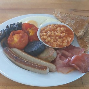 Breakfast of Champions - sausages, back-bacon, white pudding, black pudding, baked beans, eggs, mushrooms, tomatoes🏆🏆🏆 | Jolly Posh Foods