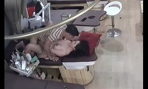Hack camera hai vợ chồng chủ spa tranh thủ làm nháy lúc vắng khách - VAILONXX