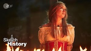 Hexe Kebekus in „Hexenverbrennung – das Musical“