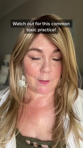 Watch out for this tempting but toxic relationship dynamic: Triangulation. Its a common strategy to shore up weak relationships or to divide and conquer. #triangulation #toxicrelationshipadvice #psychologyfacts #watchoutforthis #badrelationships | Kerry McAvoy, PhD