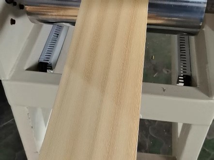 我司推出的PUR复合胶应用：复合木皮、PVC、PET、ABS、无纺布等：可以解决冬天强度不够的问题，帮助企业提升产品品质。