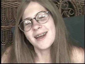 Amatuer Ugly Glassess Fuck And Suck On Bed Sheets