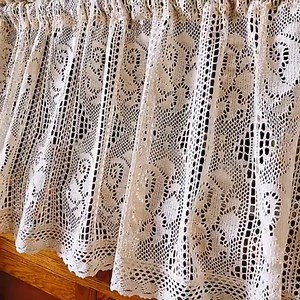 Handmade Crochet Curtain Valance for Kitchen Rose Pattern Lace Curtain Tiers for Coffee Decor Rod Pocket Privacy Room Divider Curtain Panel Cafe Curtain 1 Panel W35 X L14 Inch