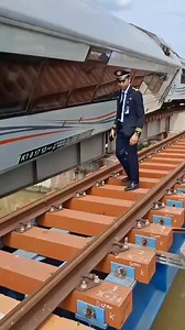 993K views · 5.7K reactions | Kondektur melihat anjloknya kereta api #keretaapiindonesia | Firman Kurnia | Facebook