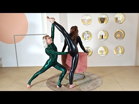 Pair stretching. Contortion Duo. Flexshow