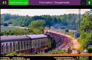 🎥 47805 ‘Roger Hosking MA 1925-2013’ and 61306 ‘Mayflower’ passing Ford cam this afternoon. Locomotive Services Group | Railcam