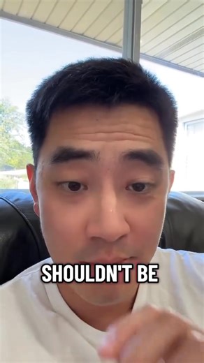 Tampons don’t just collect blood — they sit against one of the most absorbent tissues in the body. That means anything in the fibers — microplastics, dyes, or bleaches — can leach into the bloodstream through the vaginal wall. 🦠 | Long-term exposure increases the risk of : - Disrupts the vaginal microbiome → dryness, itching, or recurrent infections. - Micro tearing during insertion/removal → inflammation, higher toxin absorption. - Retained moisture → risk of yeast or bacterial overgrowth. 🌿 